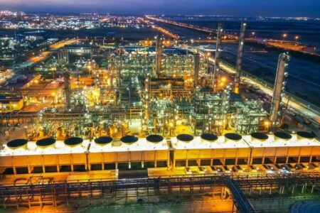 دستگاه قضا با رسانه های باجگیر از صنعت نفت و پتروشیمی برخورد کند