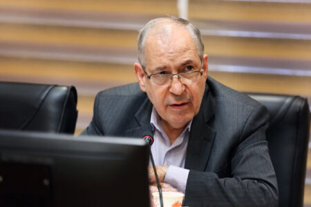  با استخدام طلاب در مدارس، شان روحانیت را از بین نبرید