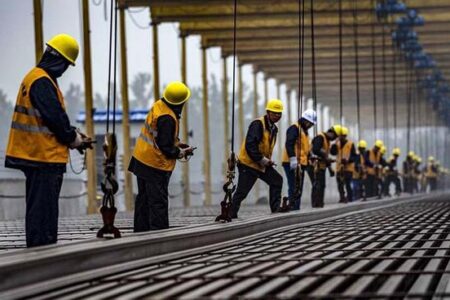 گفت‌وگو با کارشناسان درباره افزایش سن بازنشستگی و آثار آن همزمان با تأیید این قانون در شورای نگهبان