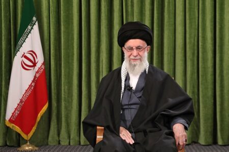 باید مانند دفاع مقدس، مردم در صحنه اقتصاد حضور واقعی و مثمرثمر داشته باشند