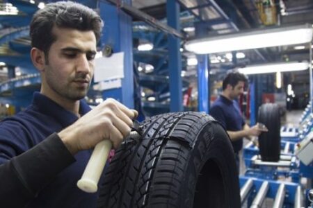 کارگران با حقوق ۱۱ میلیونی زندگی می کنند،مدیران با حقوق ۷۰ میلیونی نمی توانند؟