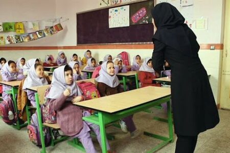مشکلات استخدامی معلمان را حل می‌کنیم