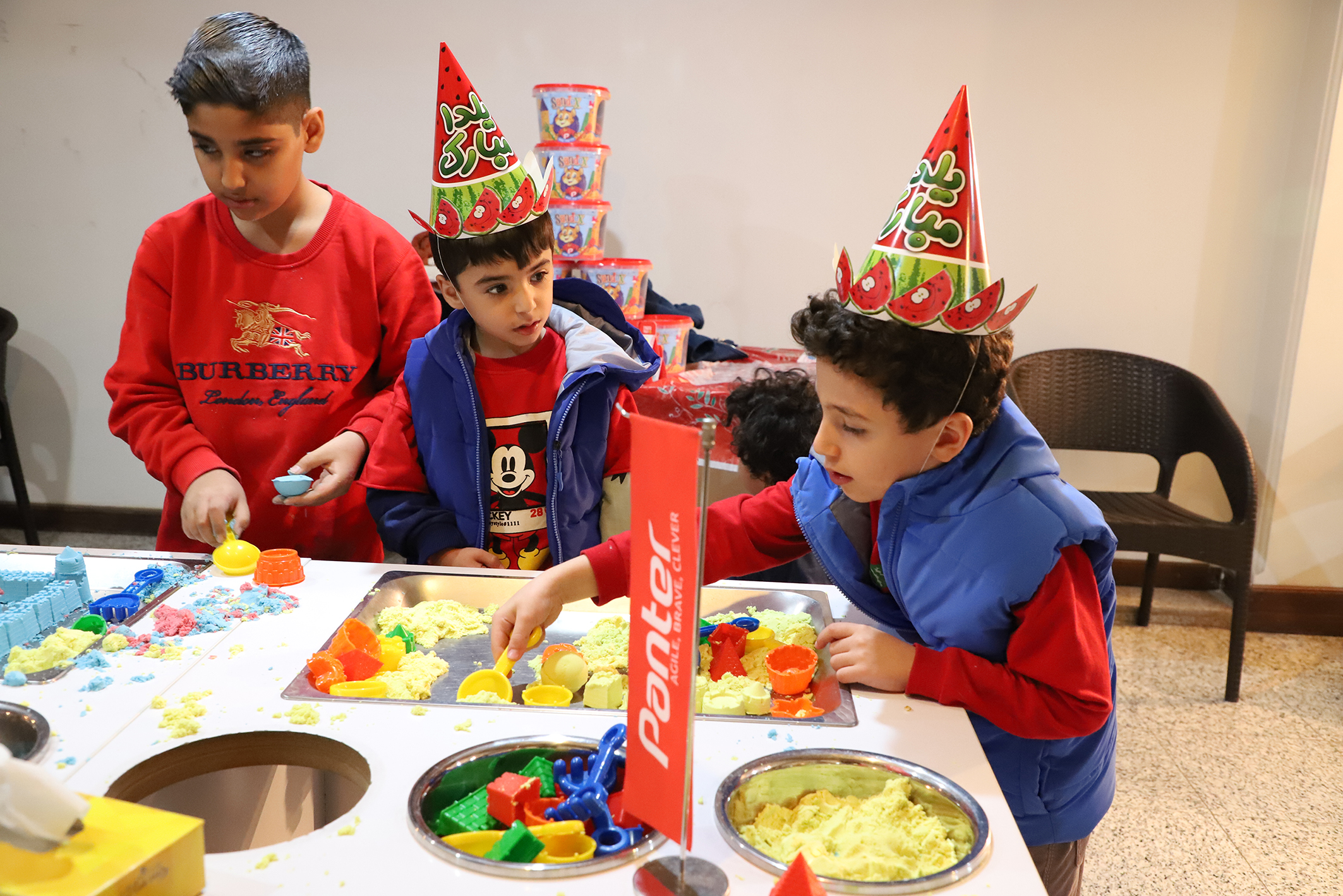 مهرزاد عزیزی هنرمند کوچک